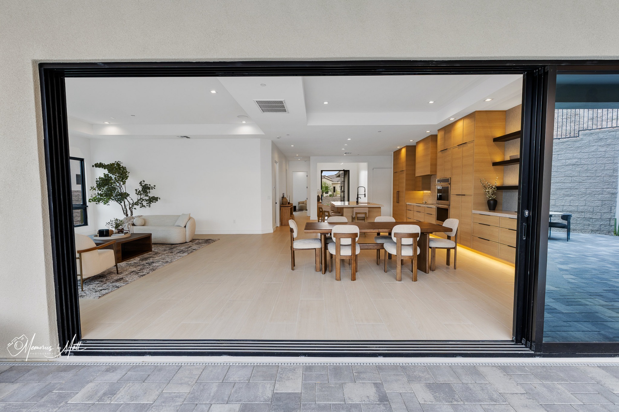 6295 Avienda De Las Colinas — Indoor Outdoor View