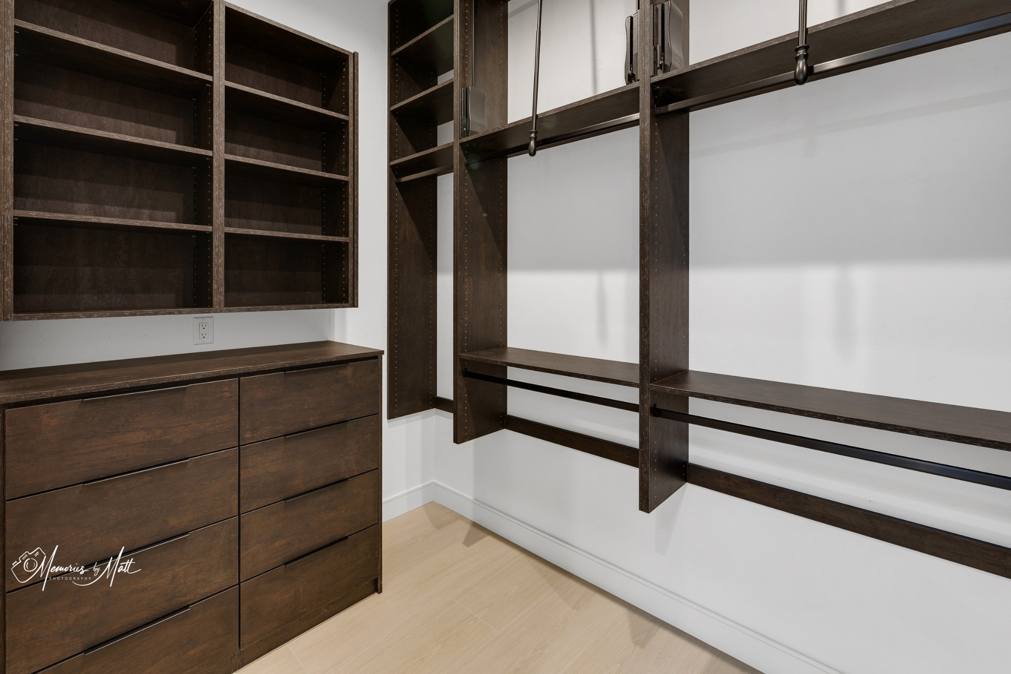 6295 Avienda De Las Colinas — Walk In Closet