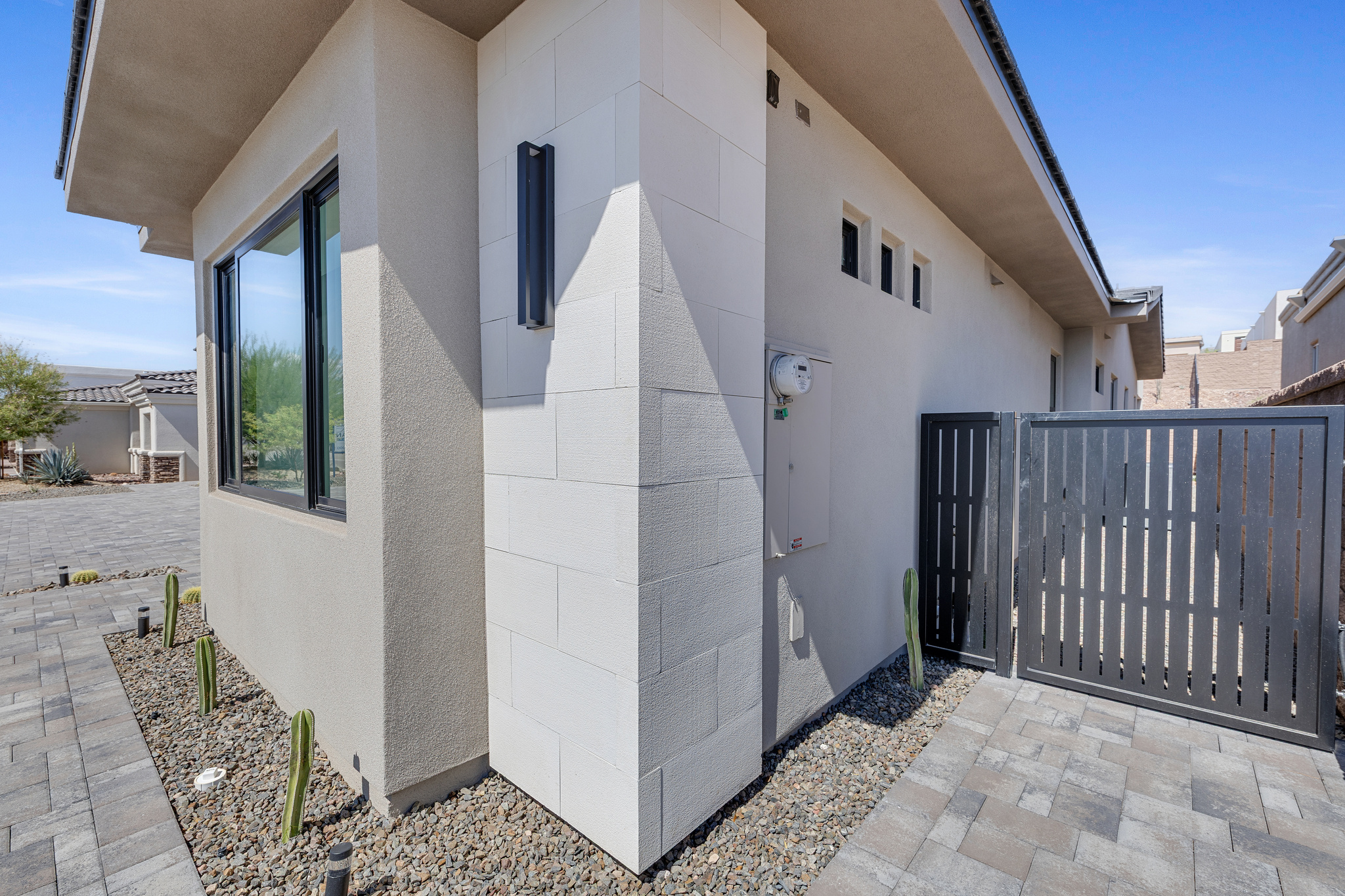 6873 Avienda De Los Foothills — Side exterior, photo 05