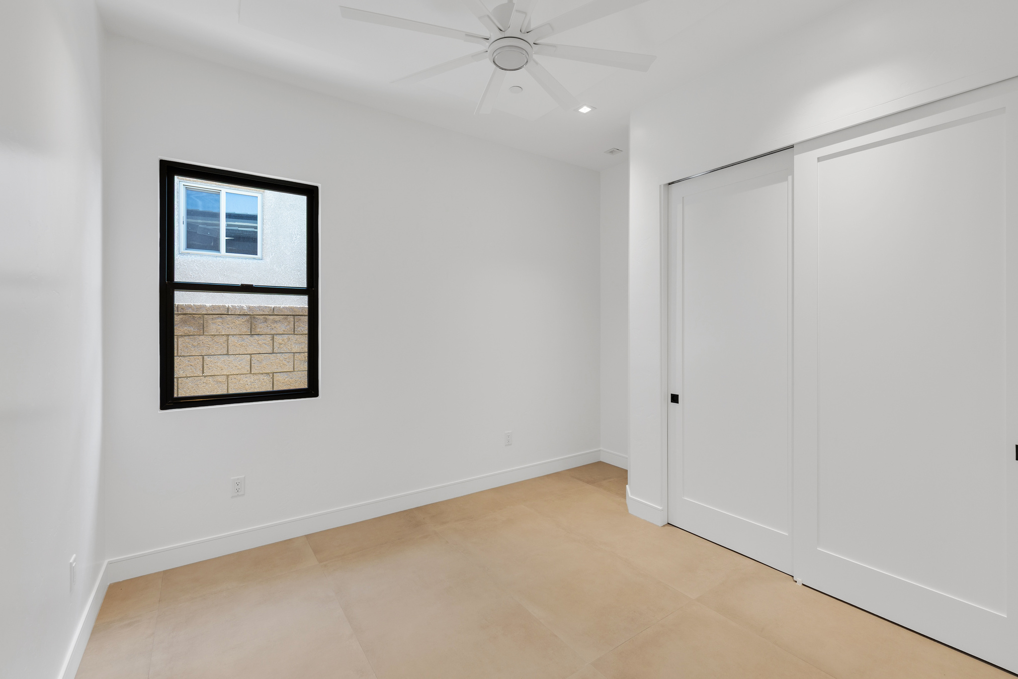6873 Avienda De Los Foothills — Interior room, photo 18