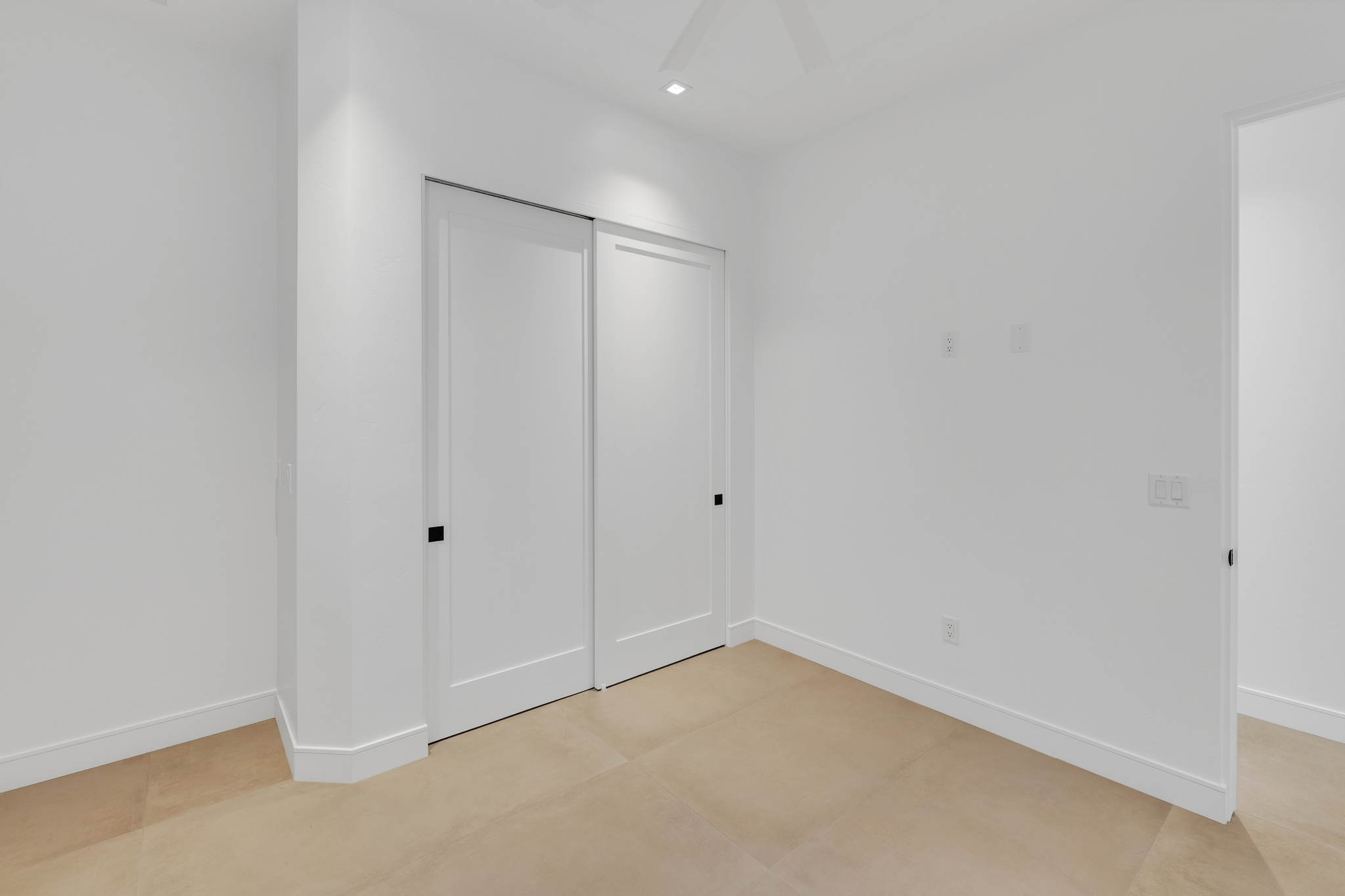 6873 Avienda De Los Foothills — Interior room, photo 19
