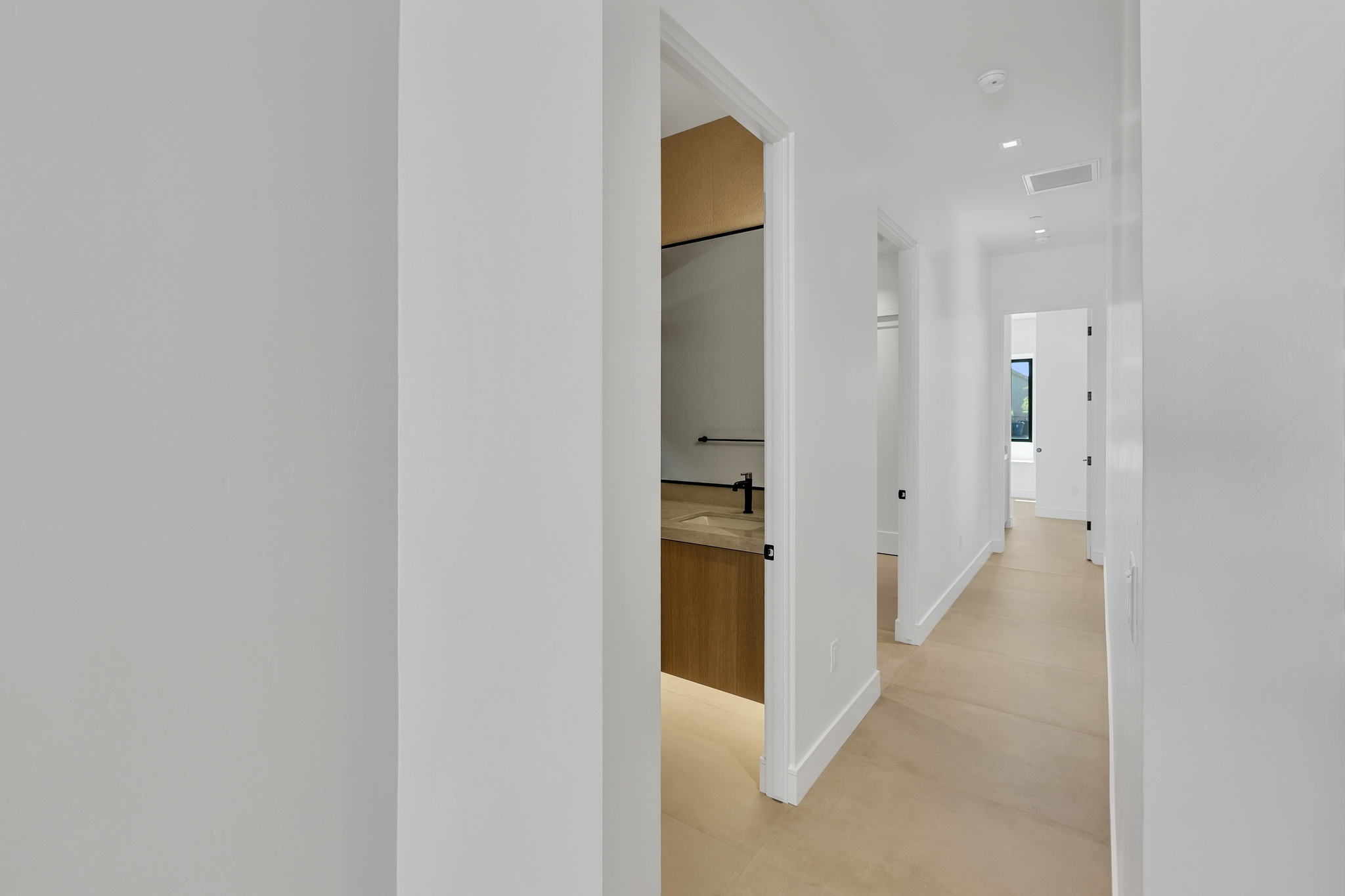 6873 Avienda De Los Foothills — Interior room, photo 21