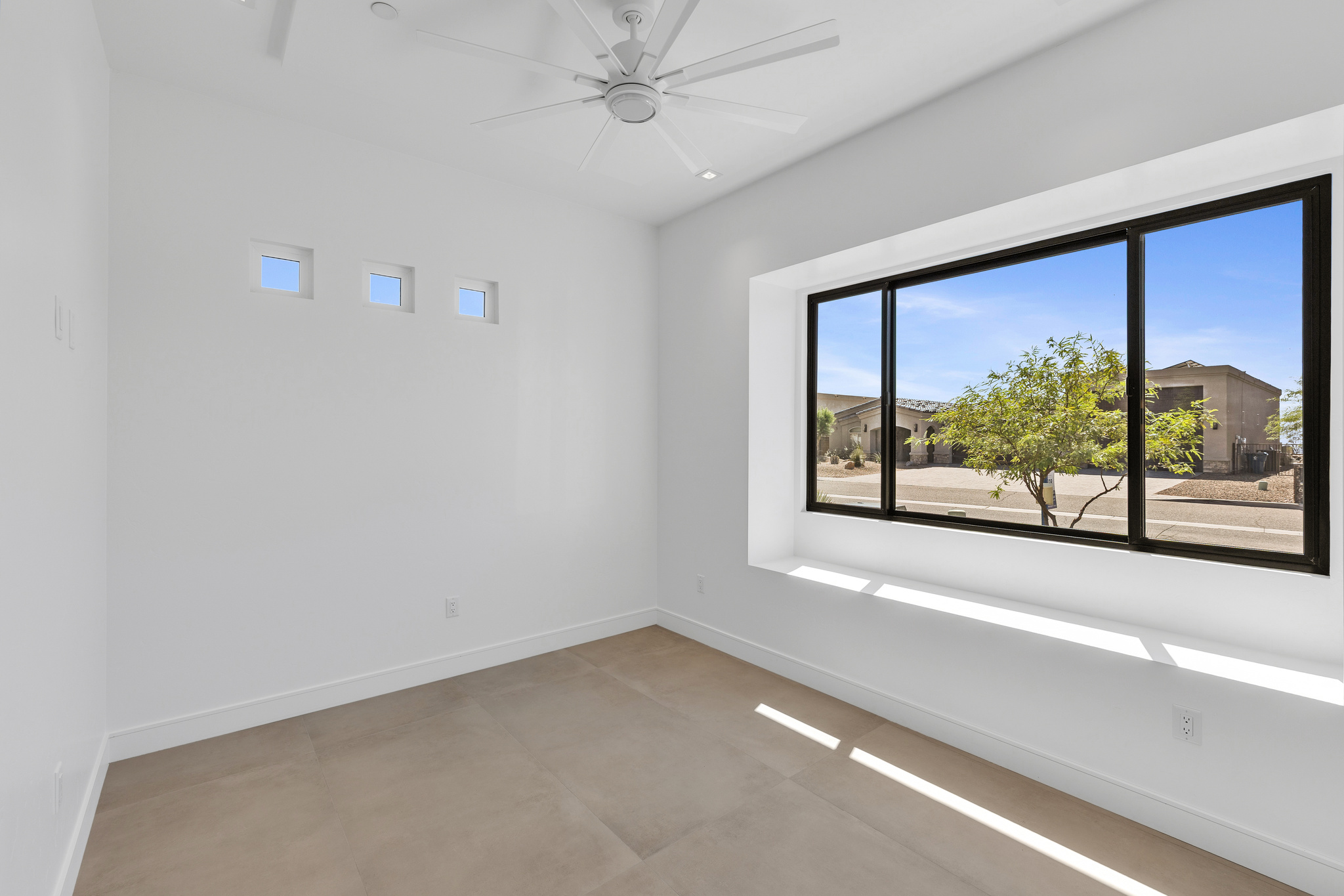 6873 Avienda De Los Foothills — Interior room, photo 22