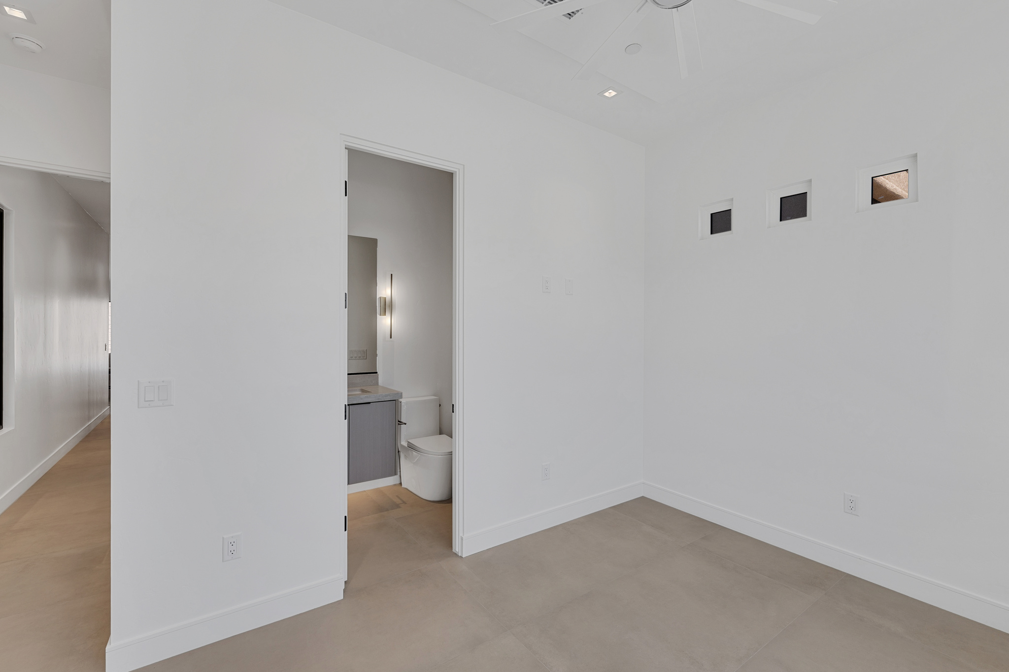 6873 Avienda De Los Foothills — Interior room, photo 23