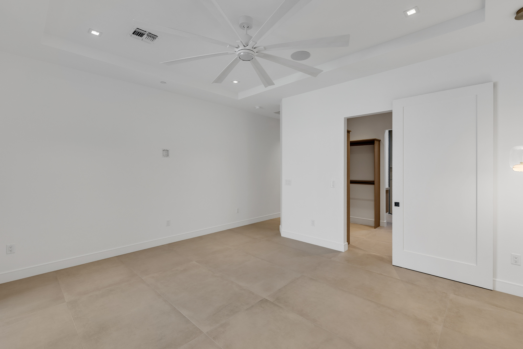 6873 Avienda De Los Foothills — Interior room, photo 30