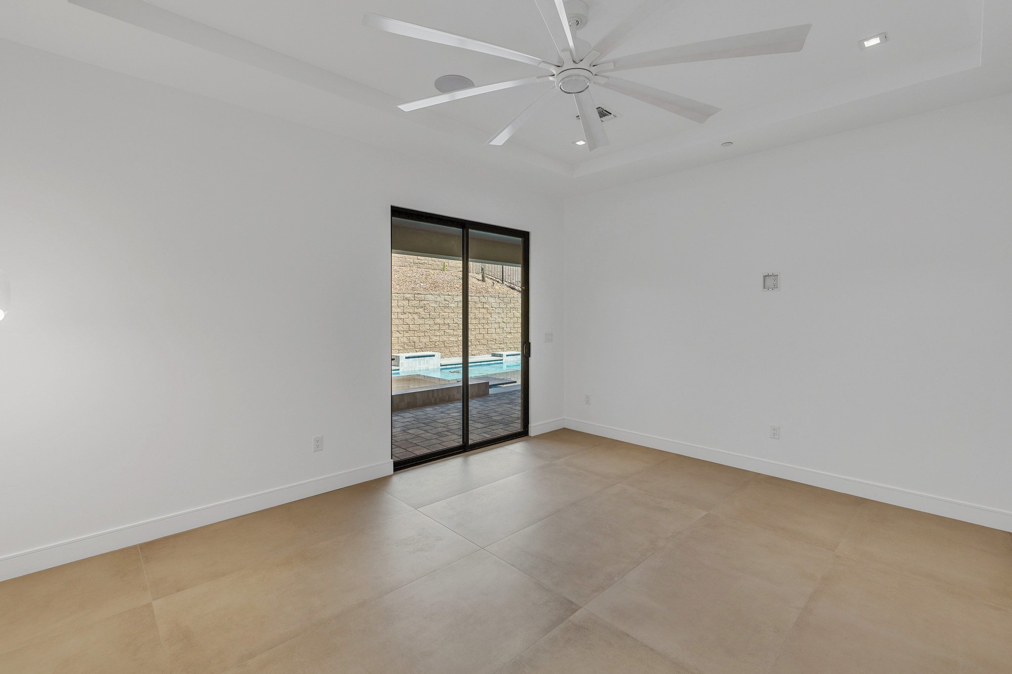 6873 Avienda De Los Foothills — Interior room, photo 31