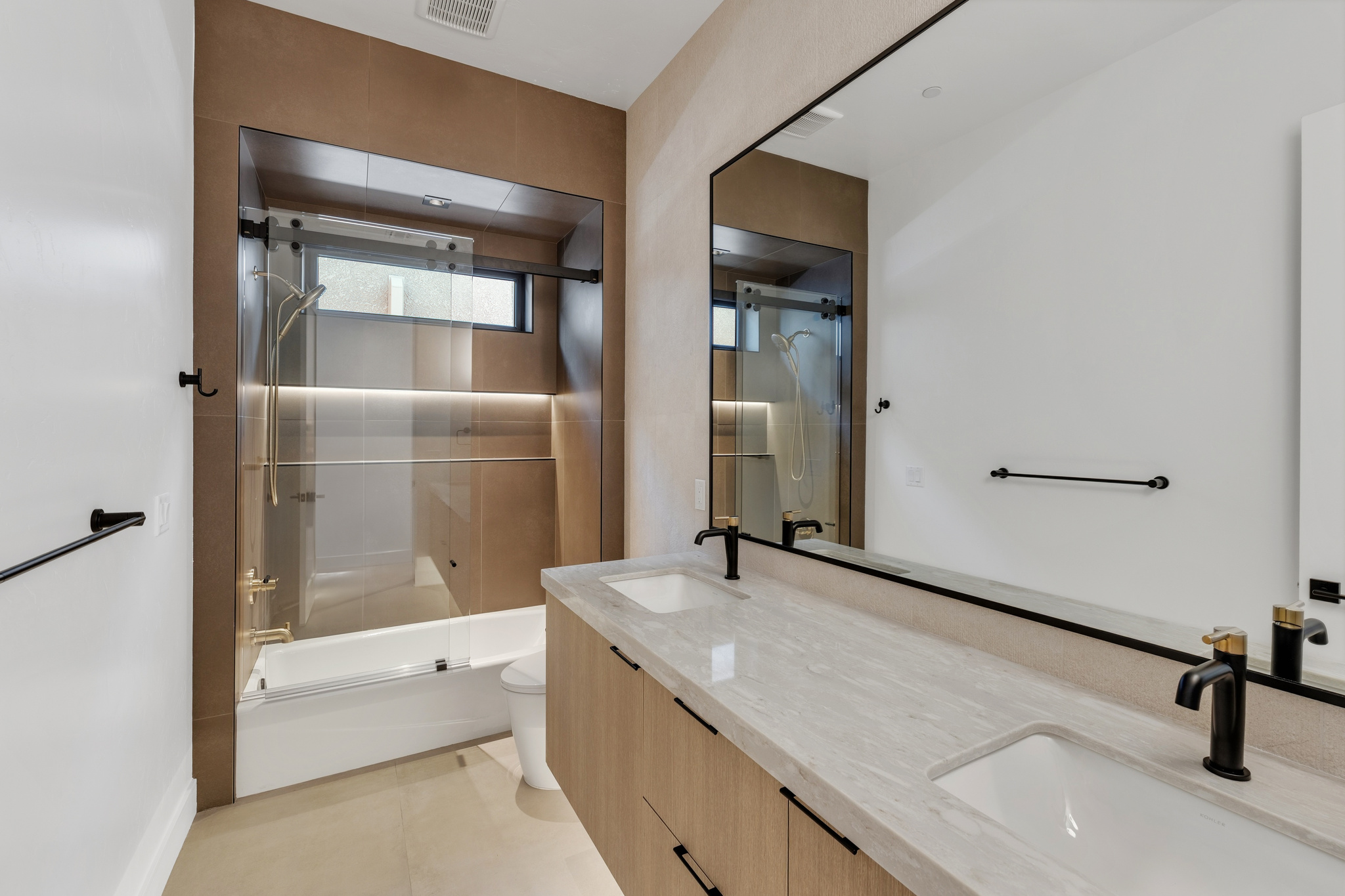 6873 Avienda De Los Foothills — Bathroom, photo 32