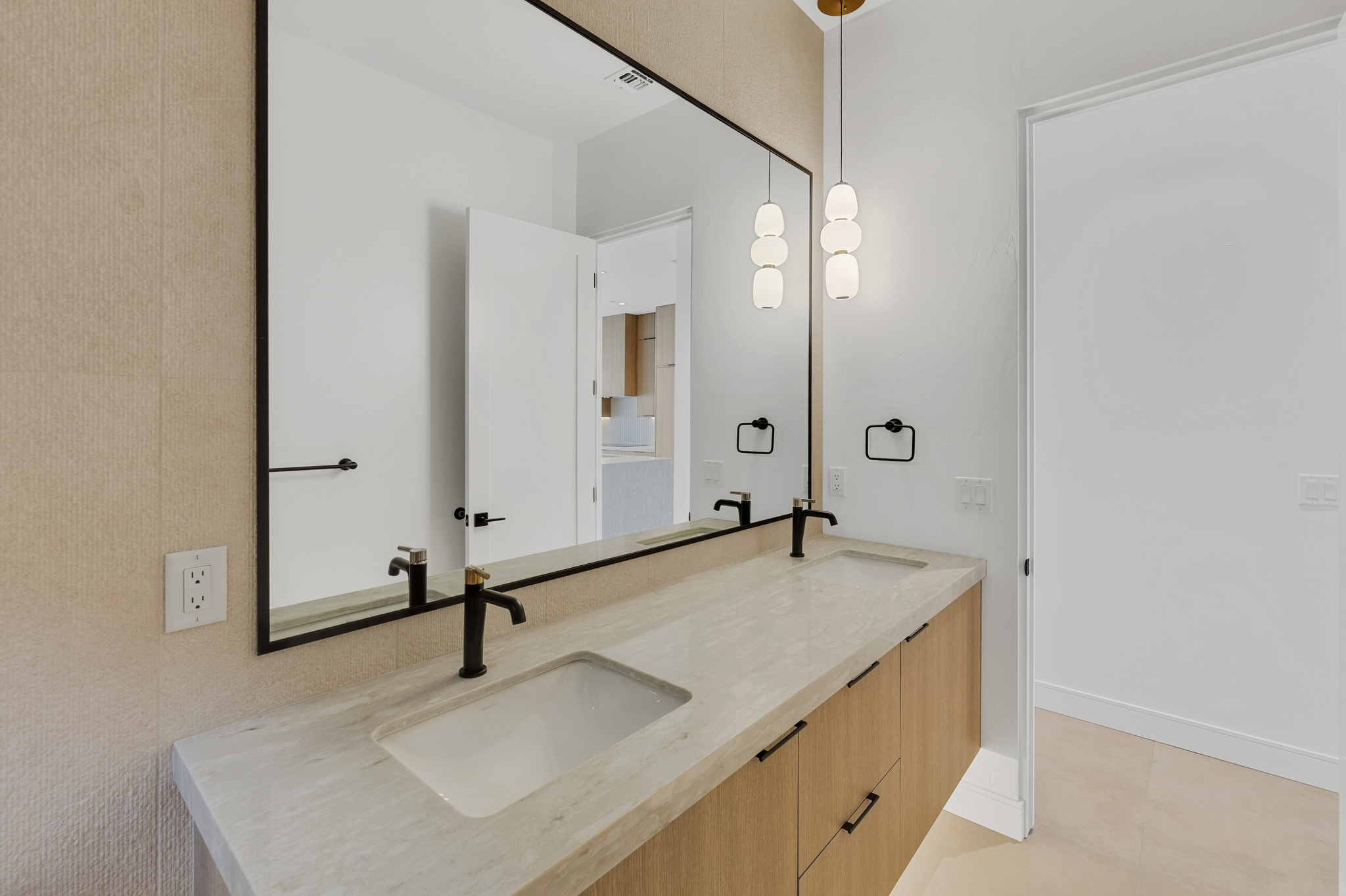 6873 Avienda De Los Foothills — Bathroom, photo 33