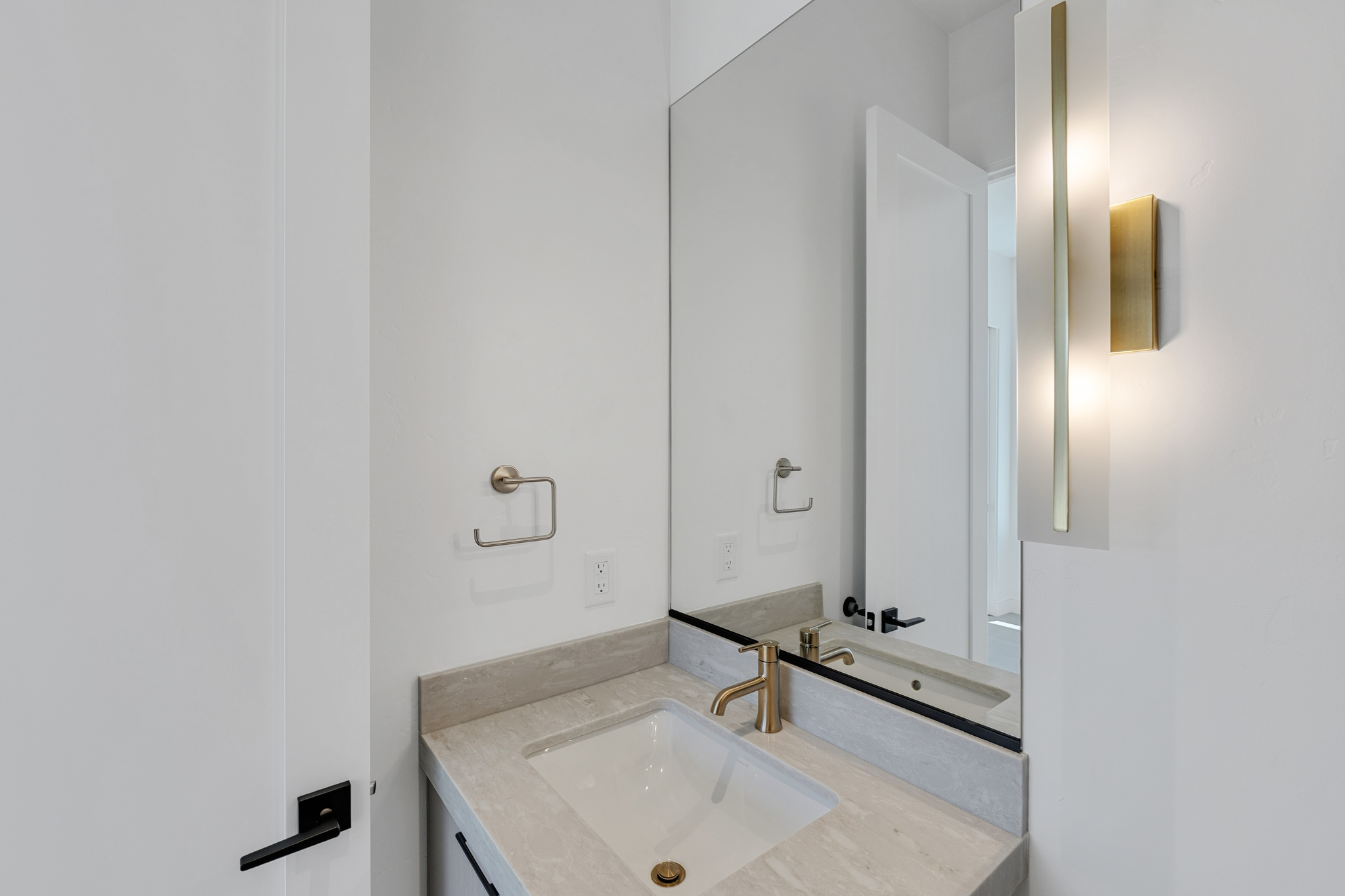 6873 Avienda De Los Foothills — Bathroom, photo 39
