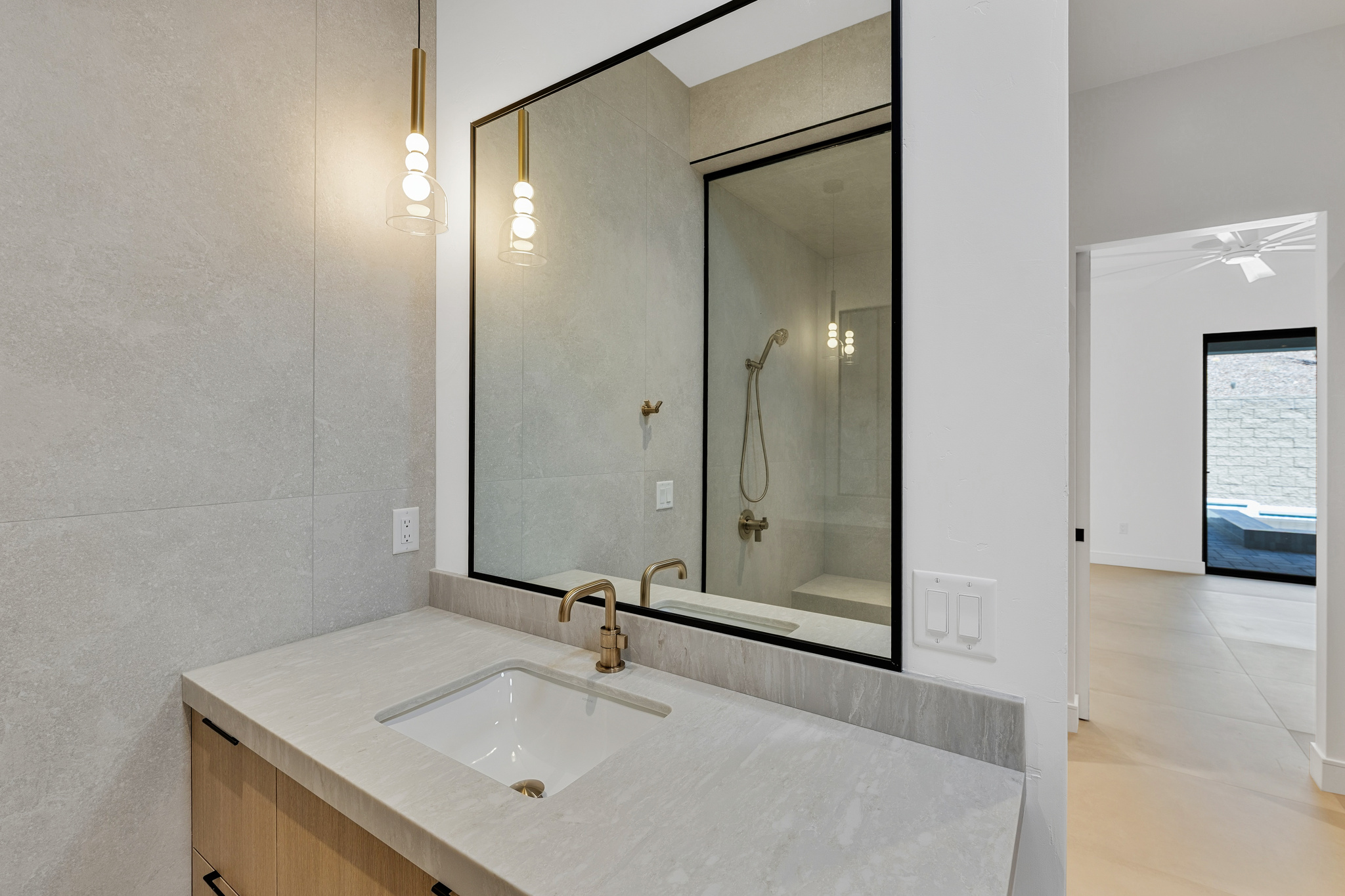 6873 Avienda De Los Foothills — Bathroom vanity, photo 46