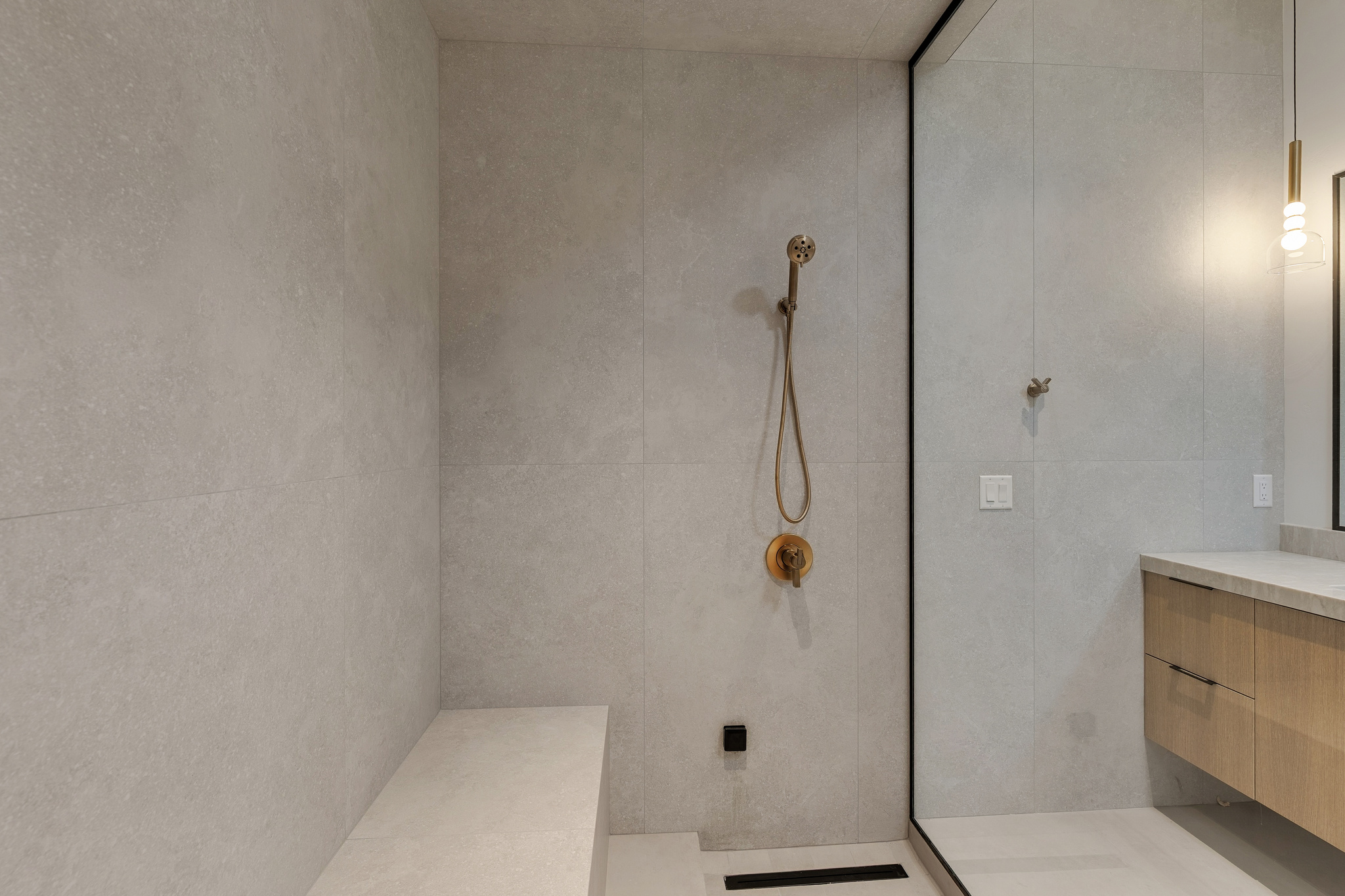 6873 Avienda De Los Foothills — Shower, photo 47