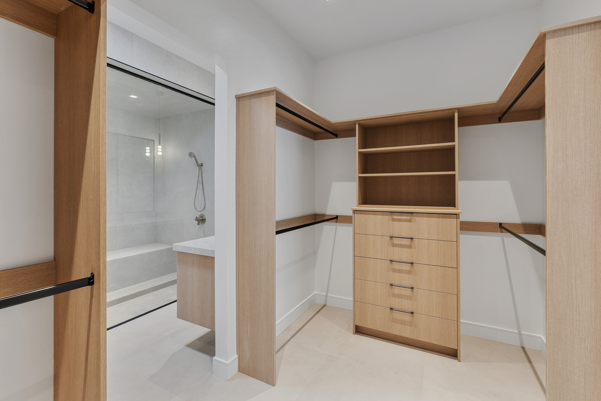 6873 Avienda De Los Foothills — Closet, photo 58