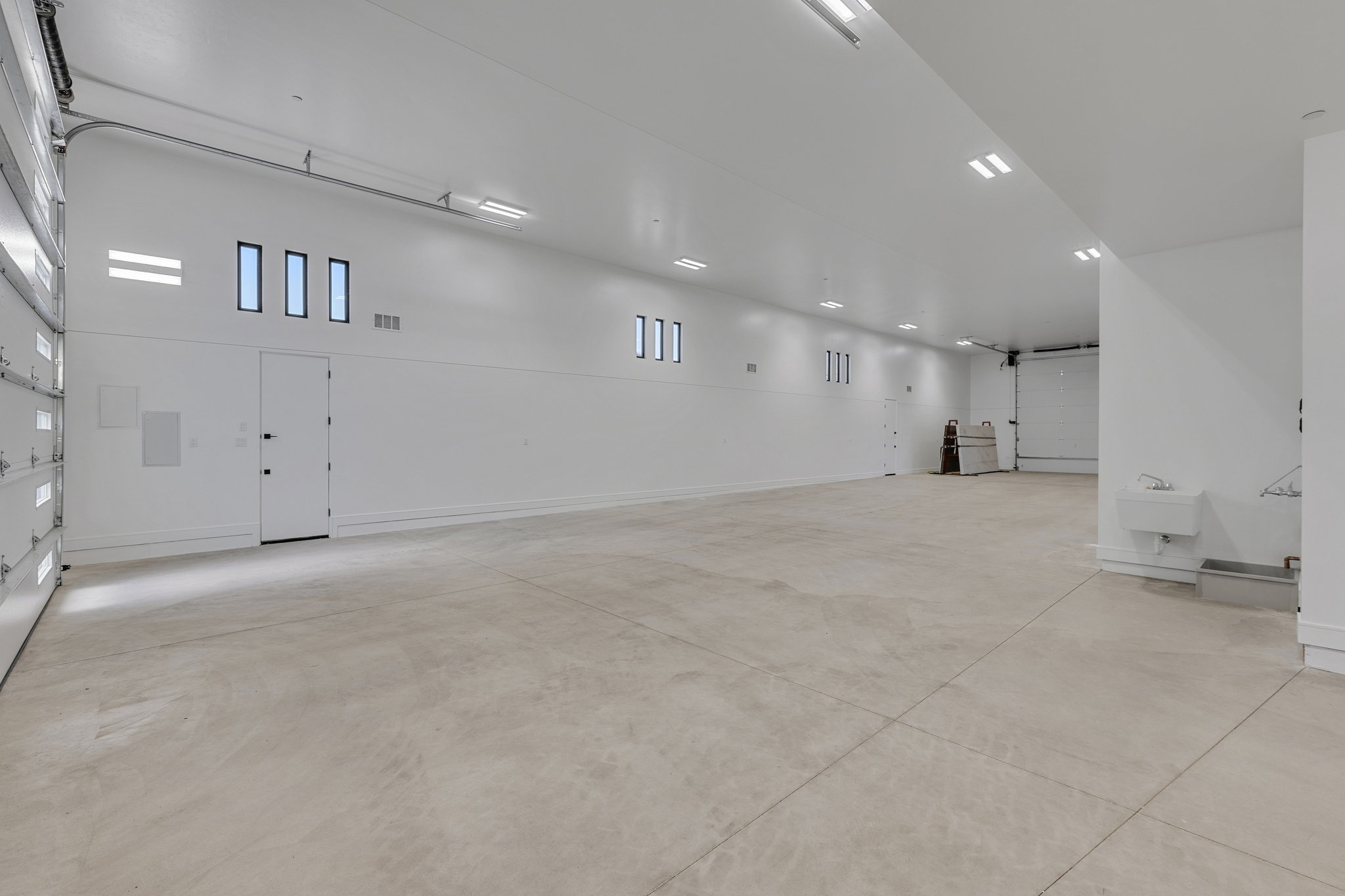 6873 Avienda De Los Foothills — Garage, photo 61