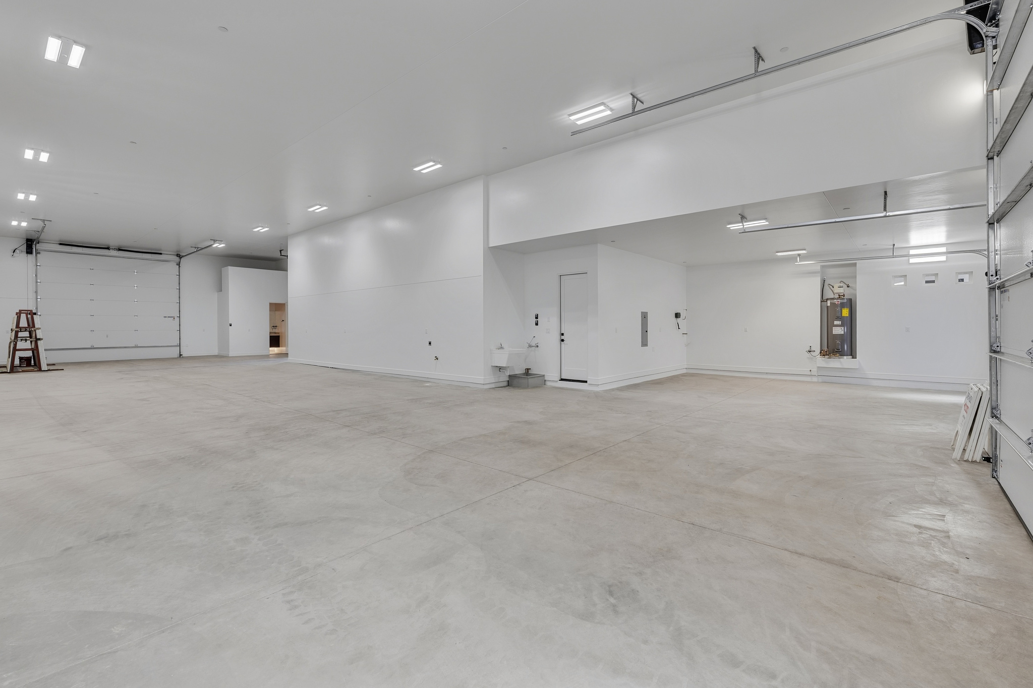 6873 Avienda De Los Foothills — Garage, photo 62